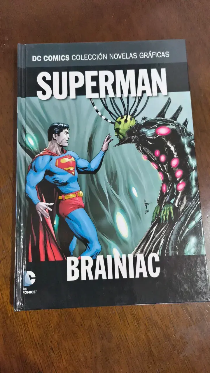 Novela gráfica Superman Brainiac DC Comics