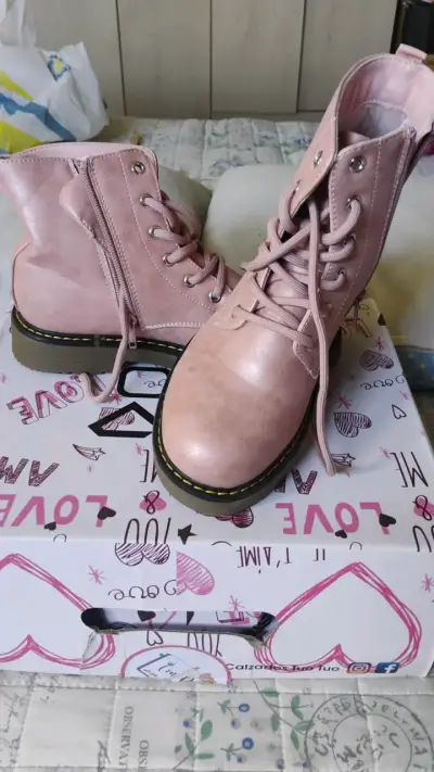 Botas rosadas de cuero sintético para mujer - miniatura 1