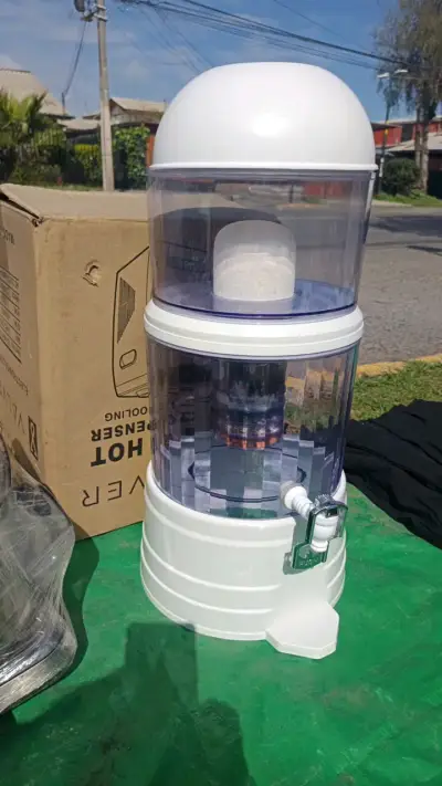 Dispensador y filtro de agua con piedras purificad - miniatura 1