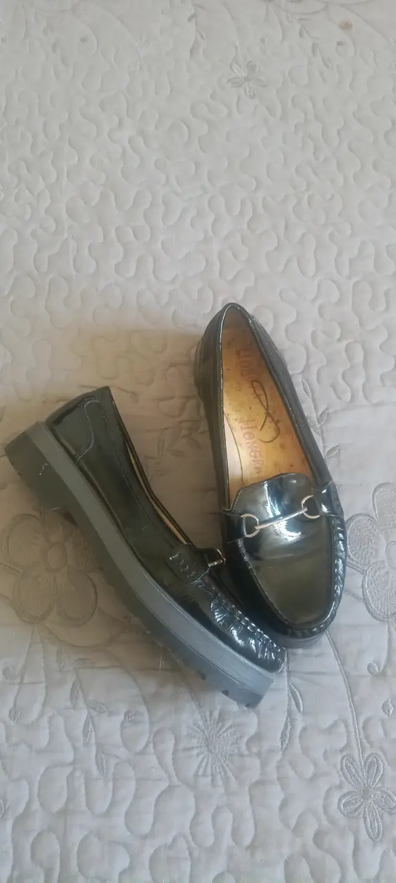 Zapatos de mujer negros con diseño elegante - 4