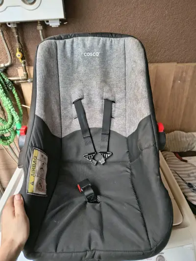 Silla de auto para bebé Cosco negra - miniatura 1