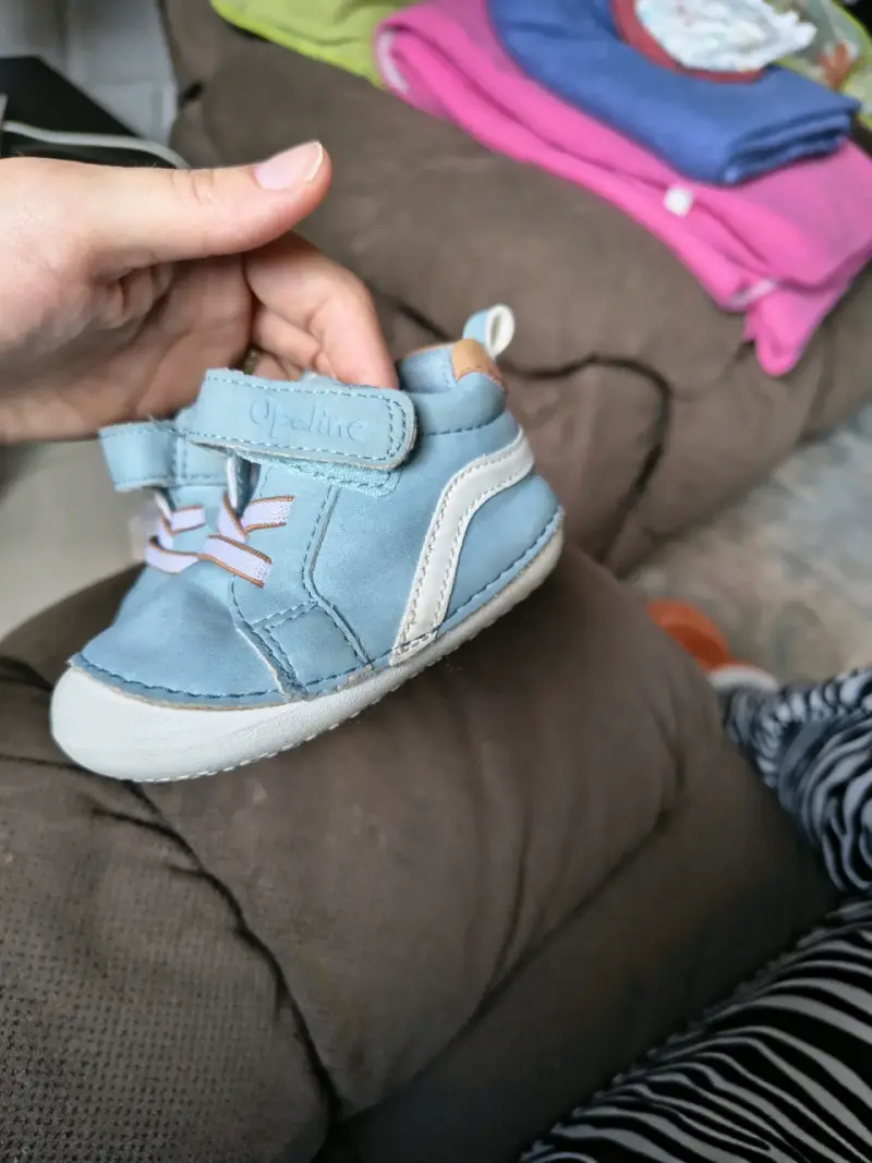 Zapatos de bebé celestes con velcro - 5
