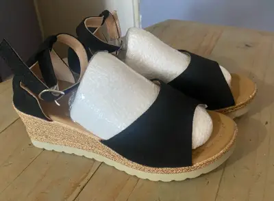 Sandalias Plataforma Negra Talla 35 (único par)) - miniatura 1