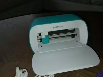 Cortadora Cricut Joy con accesorios y tapetes - miniatura 2