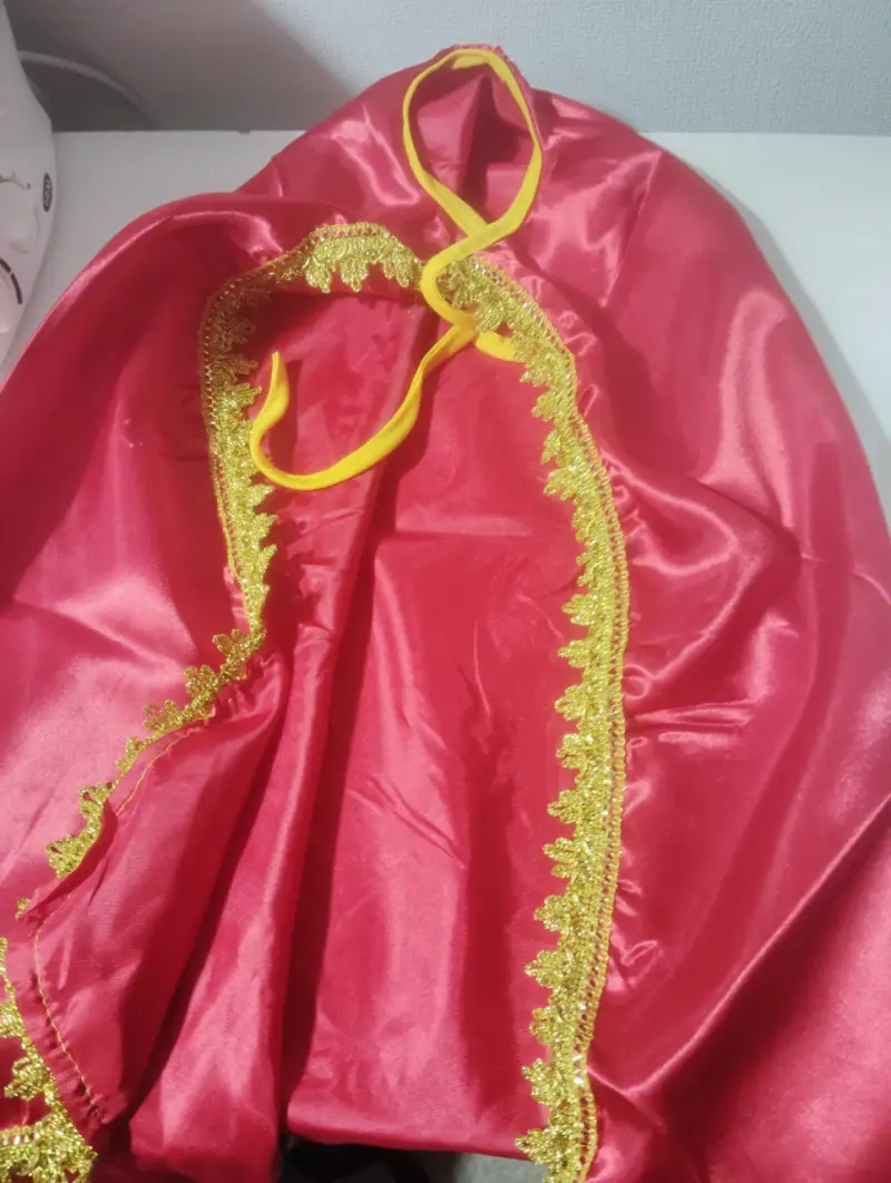Capa roja de la tirana - 1