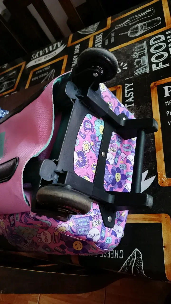 Mochila infantil con ruedas diseño floral - 4