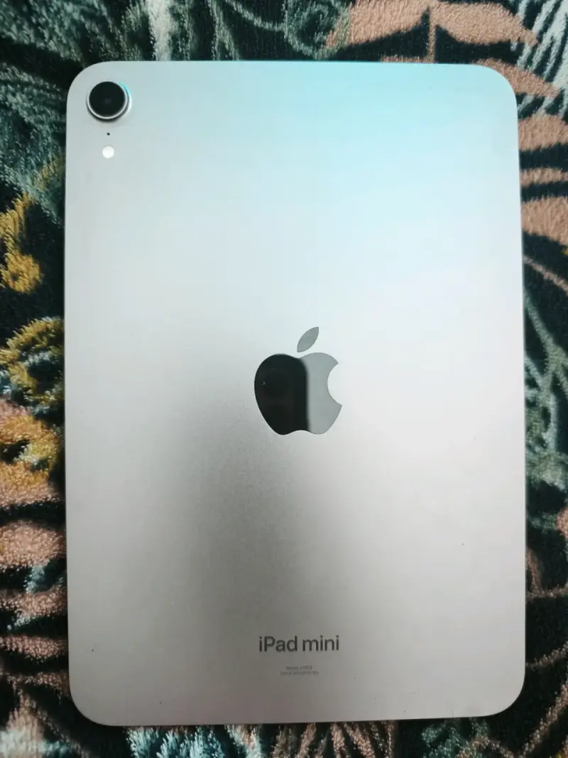 iPad Mini Apple en buen estado con funda azul - 1