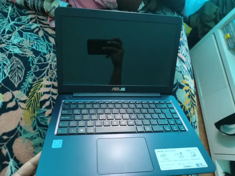 Notebook ASUS E402N con 4GB RAM y 500GB HD - 2