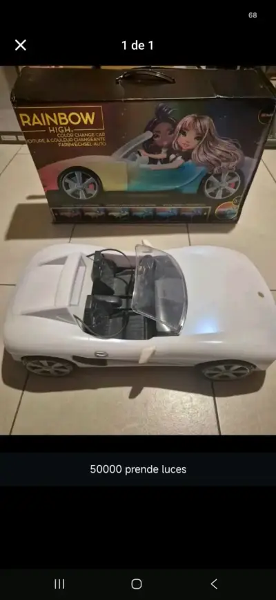 Auto de juguete Rainbow High con luces - miniatura 1