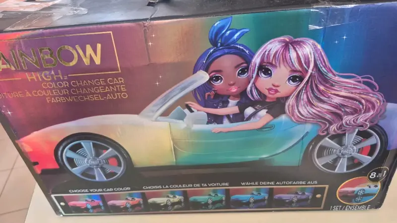 Auto de juguete Rainbow High con luces - 2