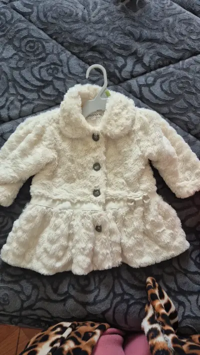 Abrigo de peluche para niña color crema - miniatura 1