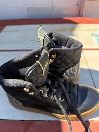 Zapatillas negras Guess con detalles brillantes - miniatura 2