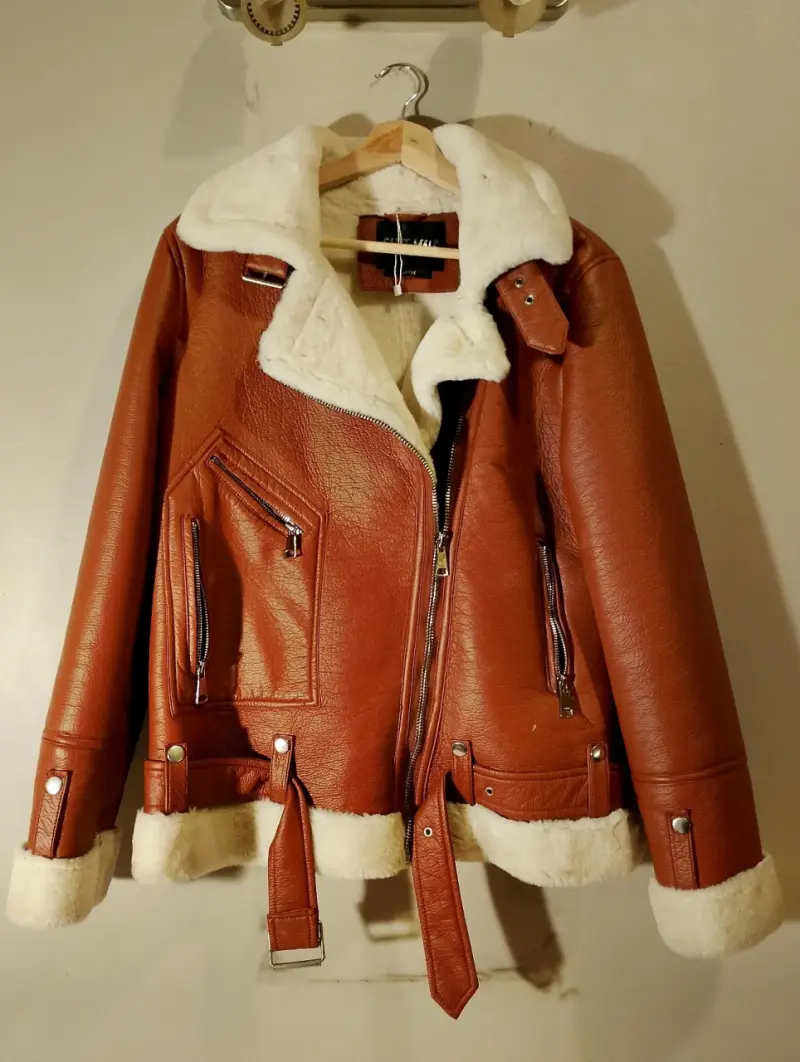 Chaqueta de cuero marrón con forro de lana