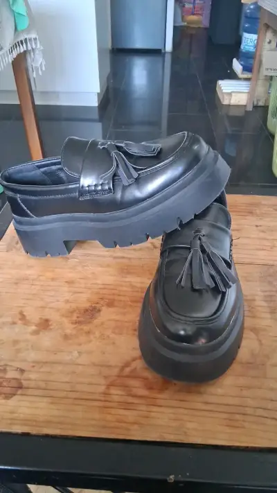 Zapatos mocasines negros con plataforma - miniatura 1