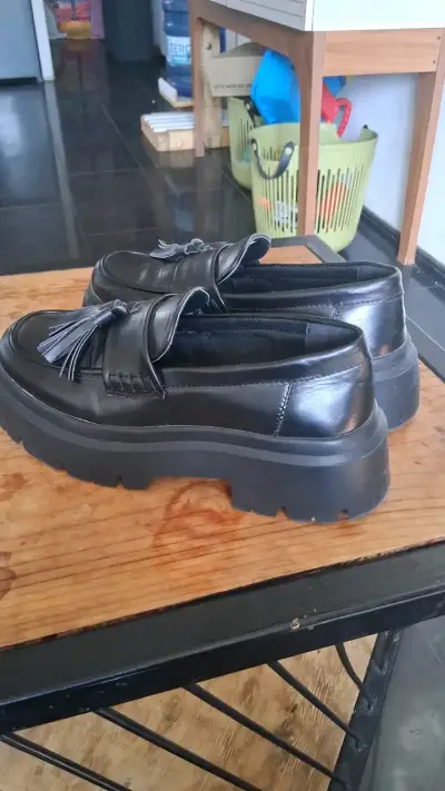 Zapatos mocasines negros con plataforma - miniatura 4