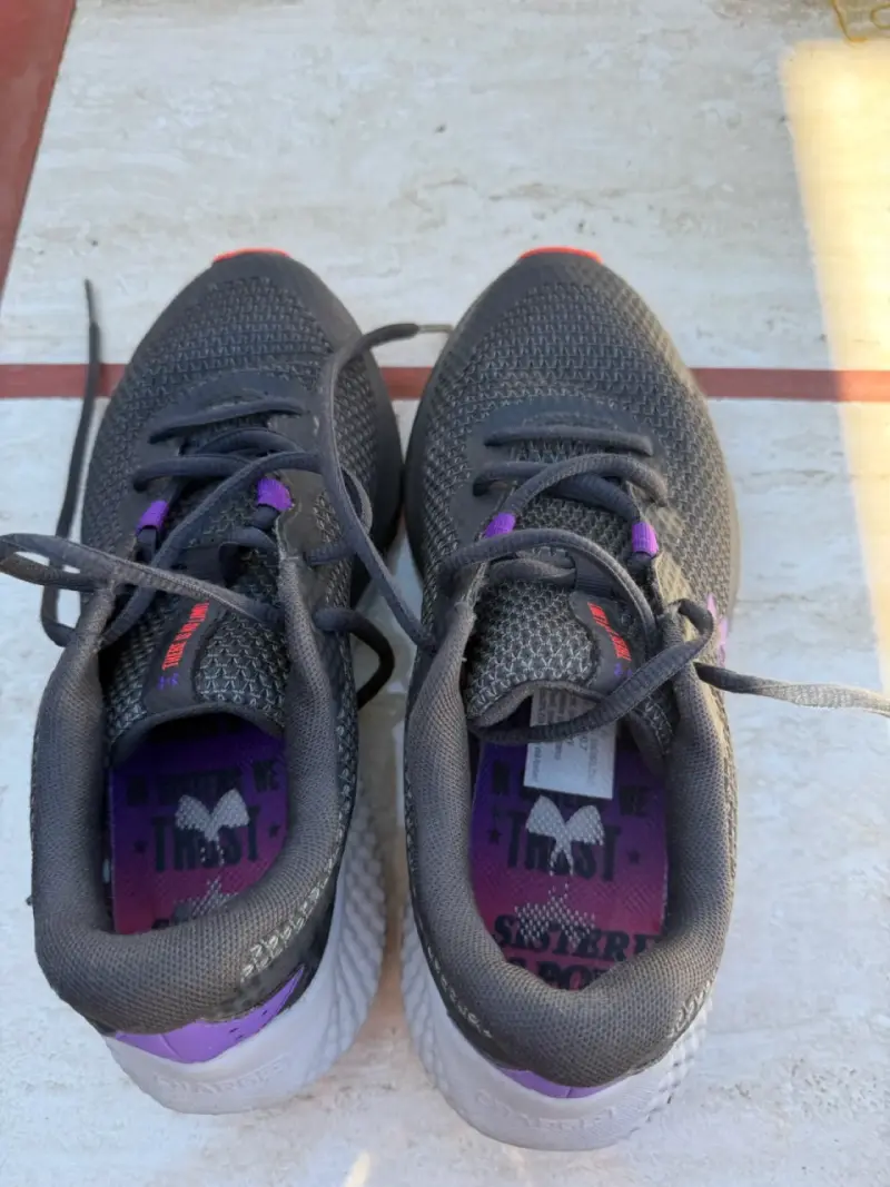 Zapatillas deportivas Under Armour negras para mujer - 3