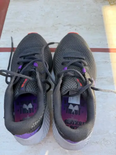 Zapatillas deportivas Under Armour negras para mujer - miniatura 3