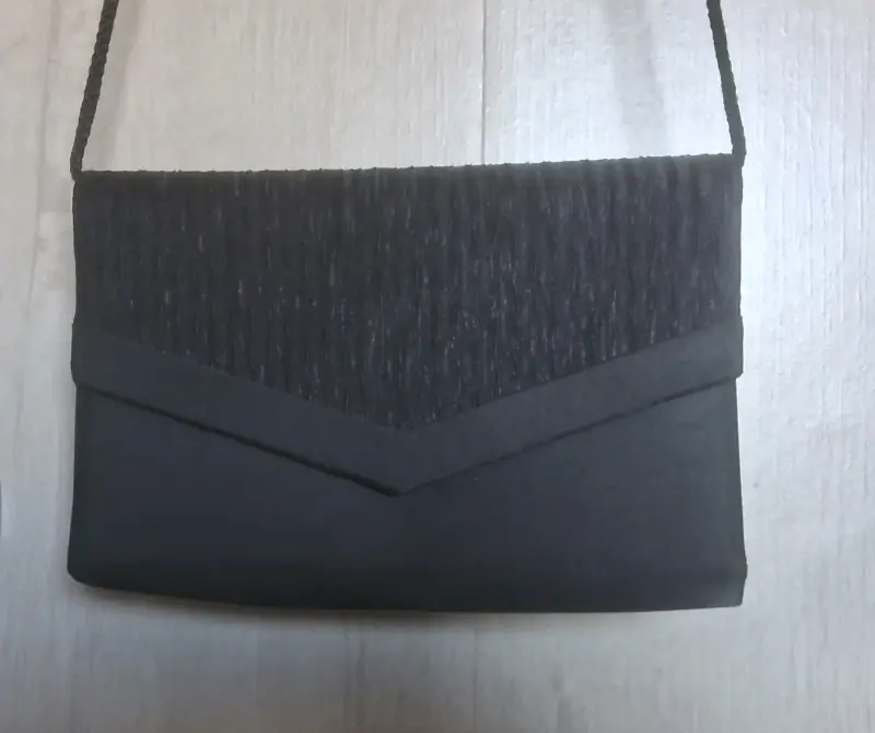 Cartera de mano negra elegante - 1