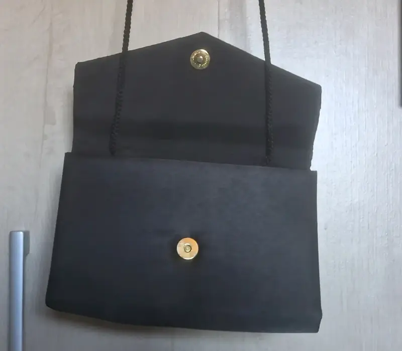 Cartera de mano negra elegante - 4