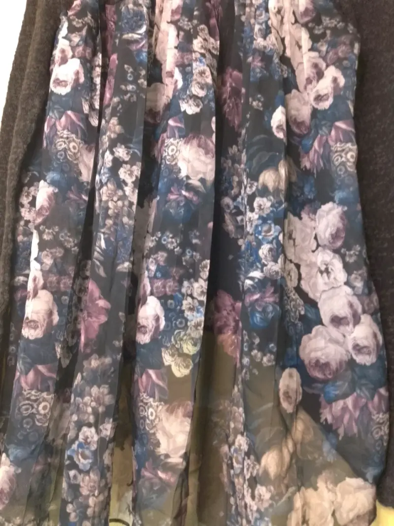 Polera de mujer con diseño floral y encaje - 4