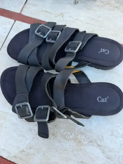 Sandalias negras de cuero Cat con hebillas - miniatura 1