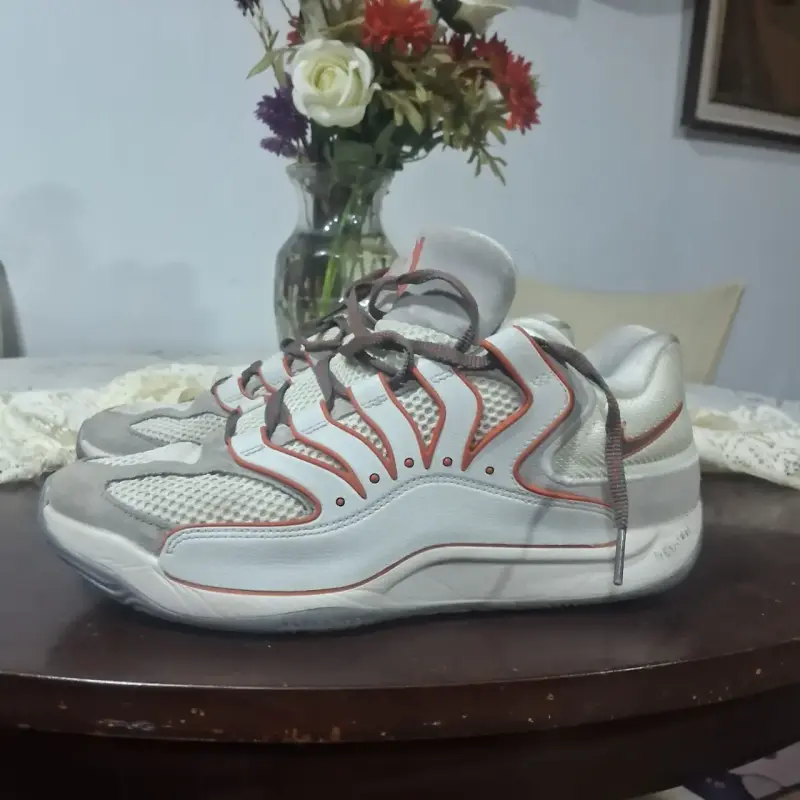 Zapatillas KD 18 “RISE” TALLA 9.5 - 2