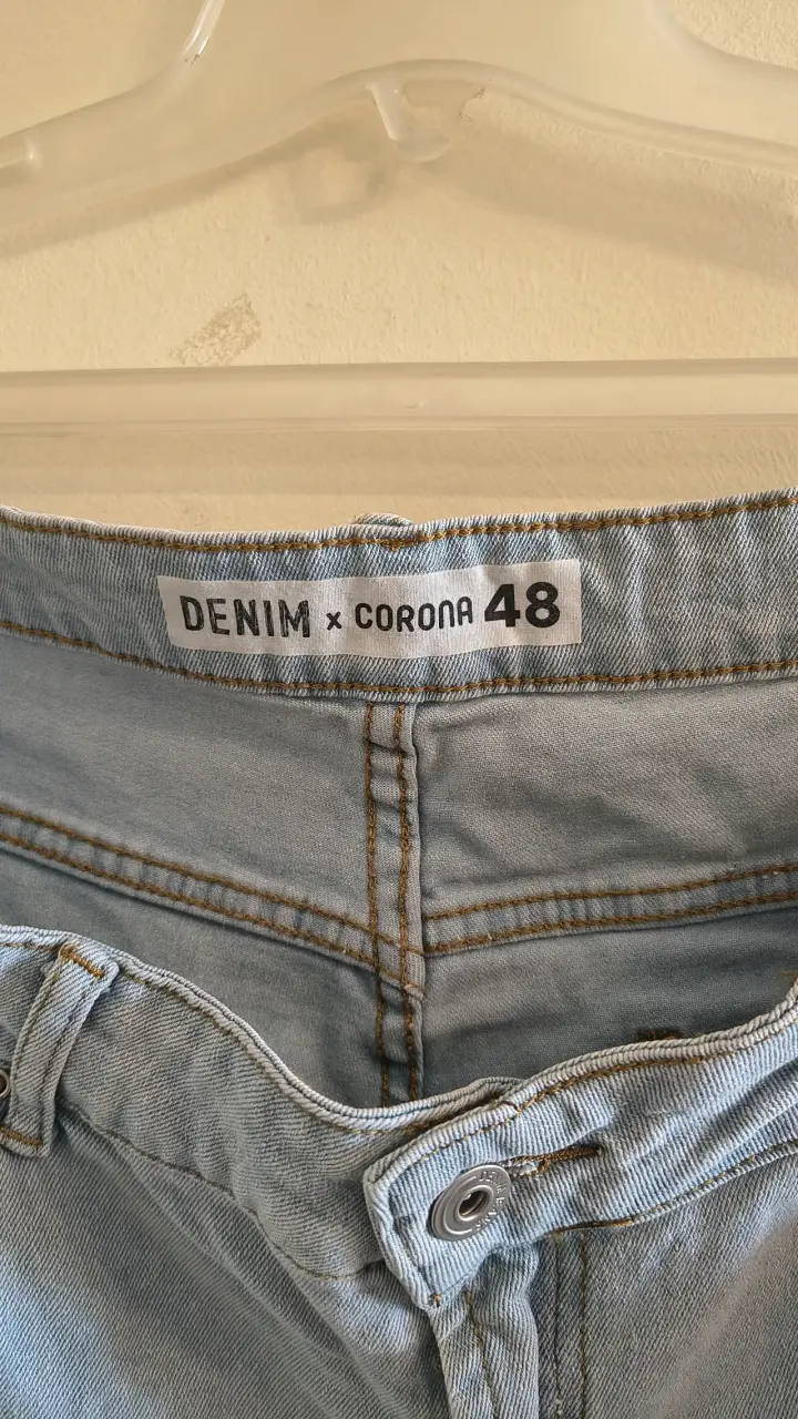 Jeans de mezclilla azul claro con roturas - 5