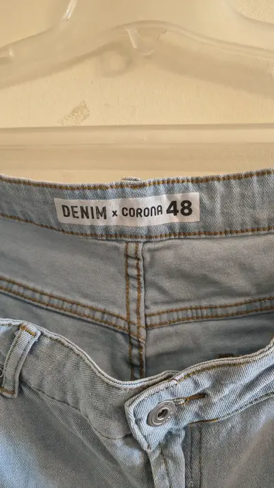 Jeans de mezclilla azul claro con roturas - miniatura 5