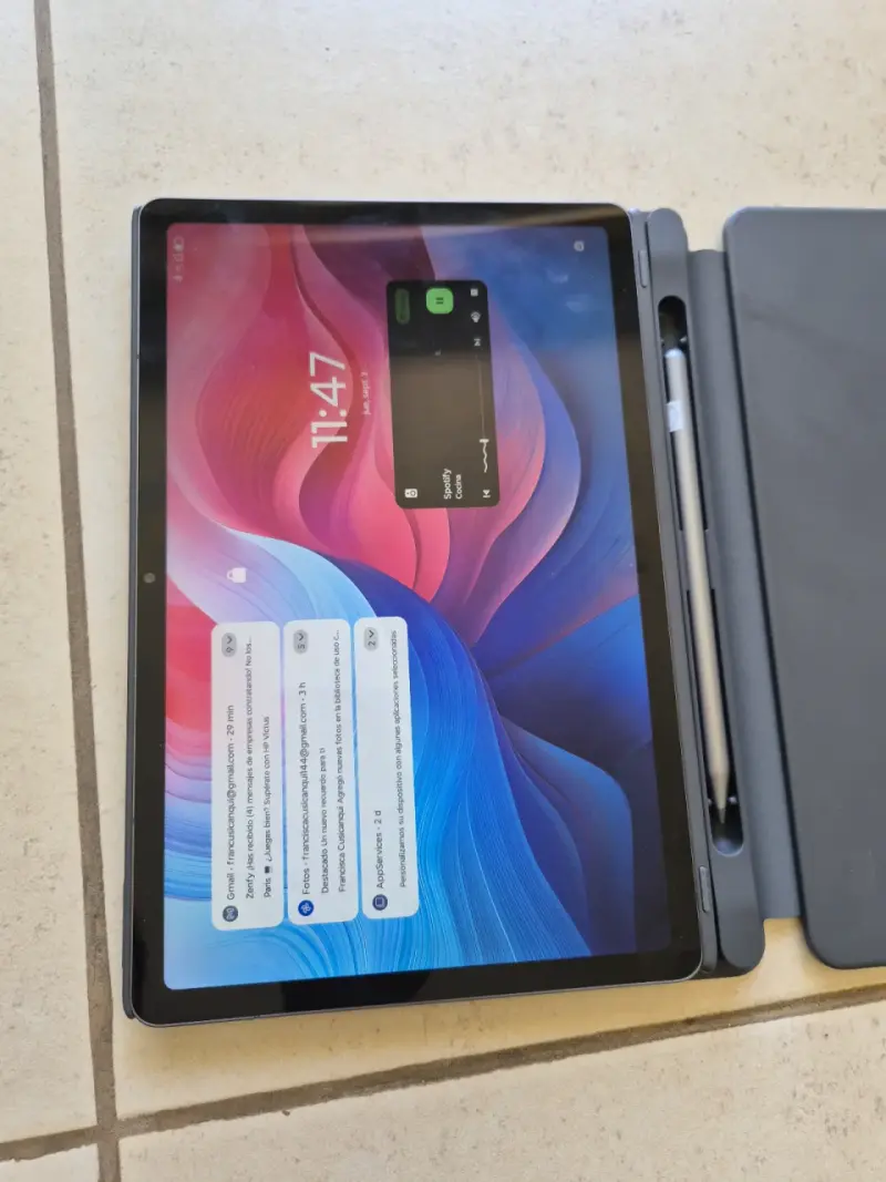 Tablet Lenovo con teclado y lápiz - 3