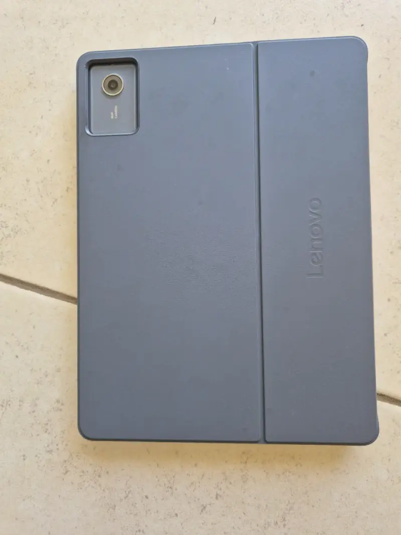 Tablet Lenovo con teclado y lápiz - 4