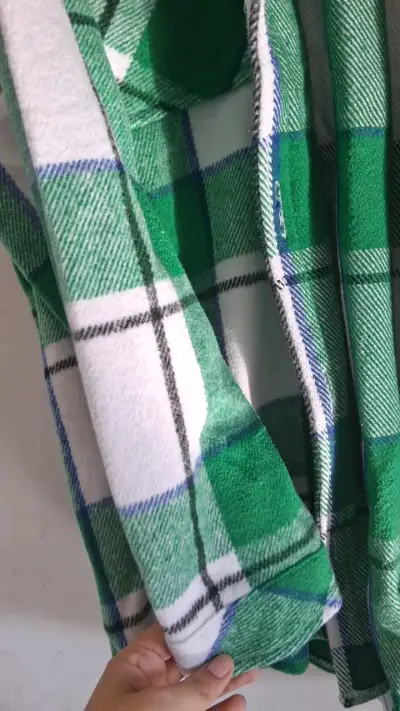 Camisa de franela a cuadros verde y blanca XL - miniatura 2