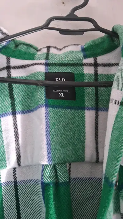 Camisa de franela a cuadros verde y blanca XL - miniatura 3