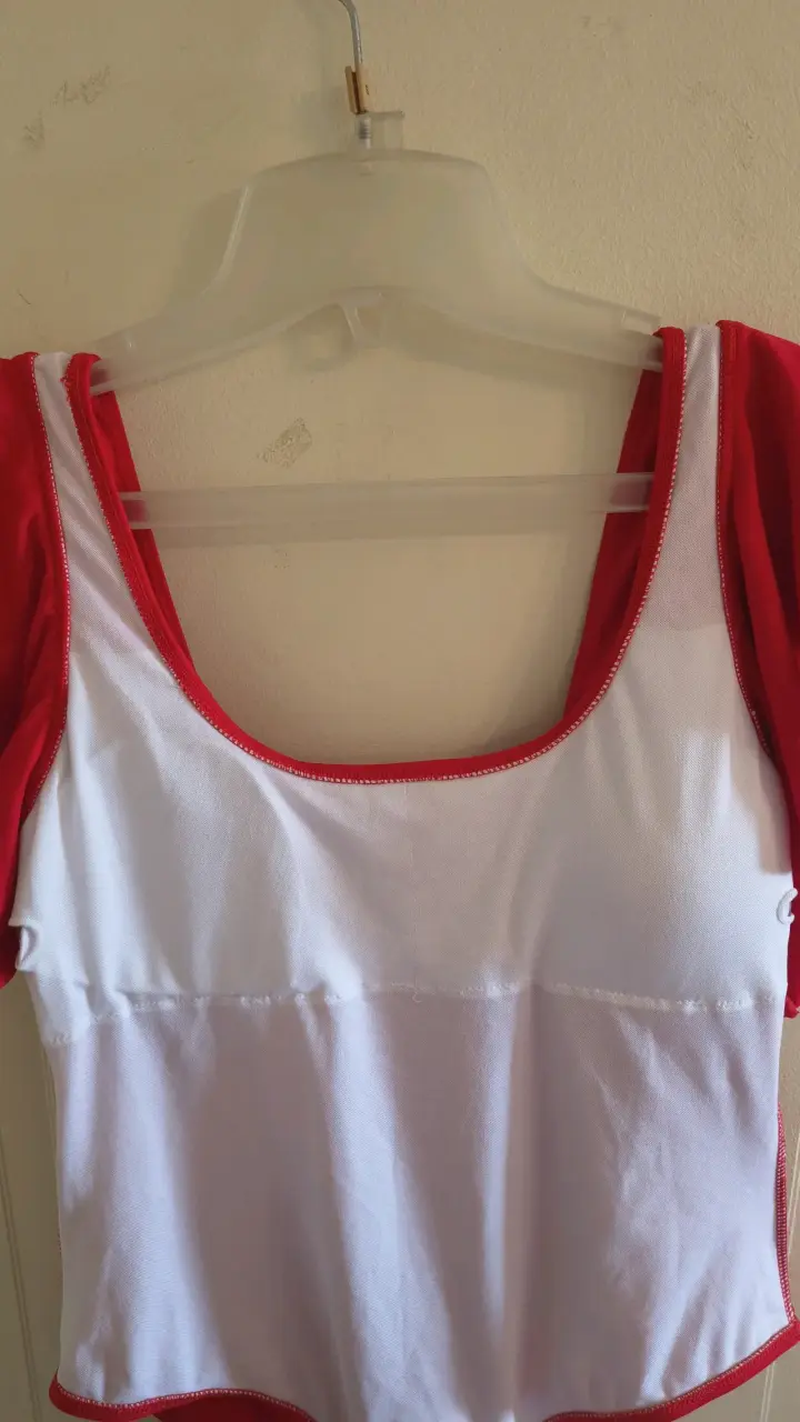 Traje de baño rojo con volantes en los hombros - 3