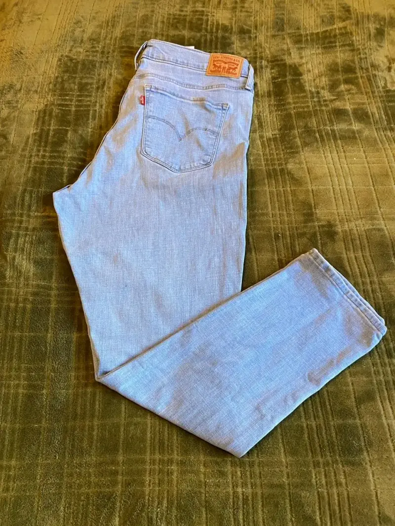 Jeans Levis claros para mujer