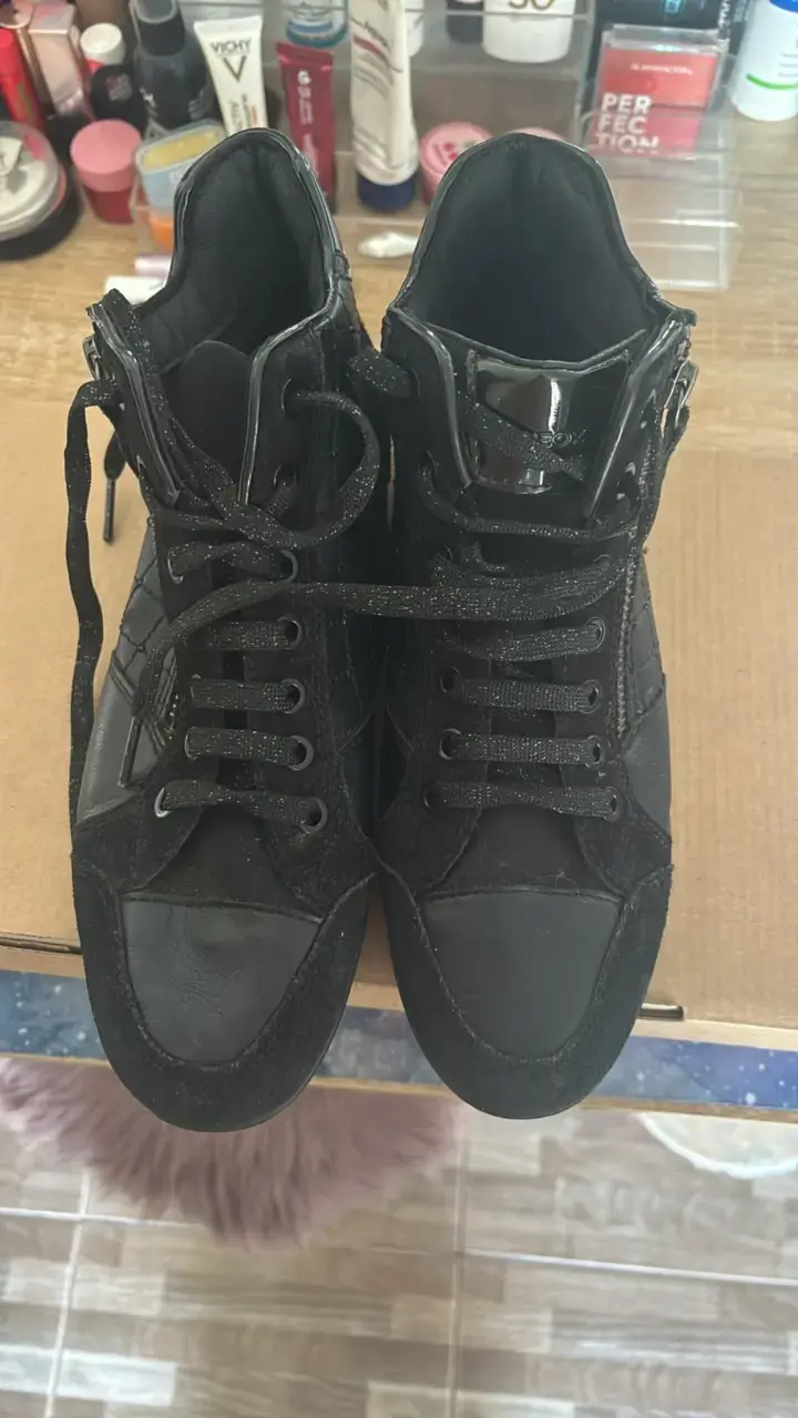Zapatillas negras Geox con cierre lateral - 1