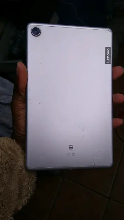 Tablet Lenovo con Dolby Audio - miniatura 1