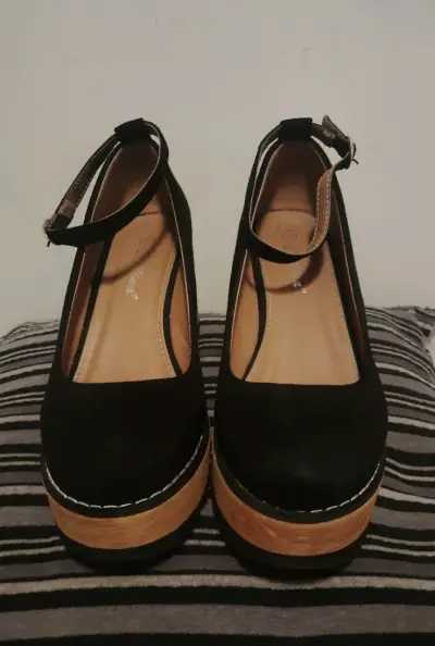 Zapatos de plataforma negros con hebilla talla 37 - miniatura 2