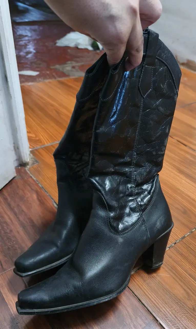 Botas negras de cuero para mujer con tacón - 1