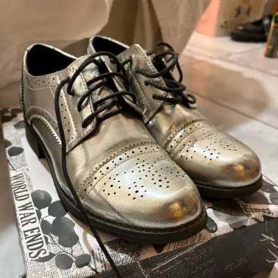 Zapatos plateados unisex talla 37 - miniatura 1