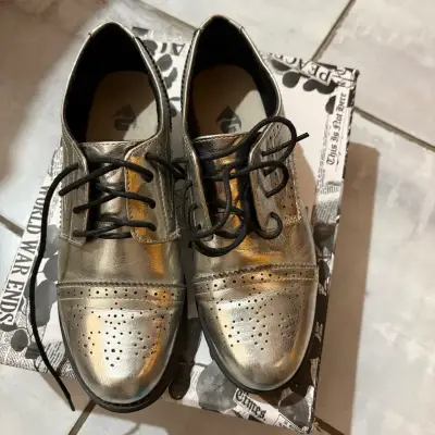 Zapatos plateados unisex talla 37 - miniatura 2