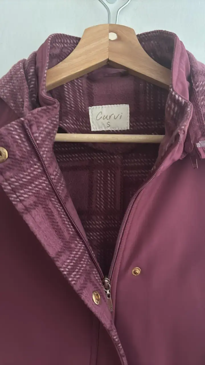 Abrigo burdeos con capucha para mujer - 2