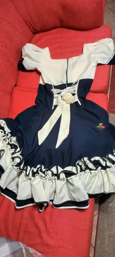 Vestido típico chileno azul y blanco con bordados - miniatura 3