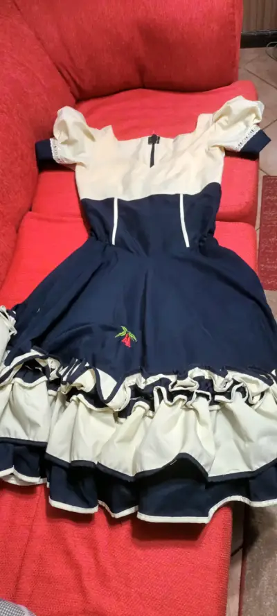 Vestido típico chileno azul y blanco con bordados - miniatura 5