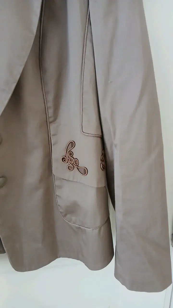 Patt, Blazer beige con bordado para mujer - 2