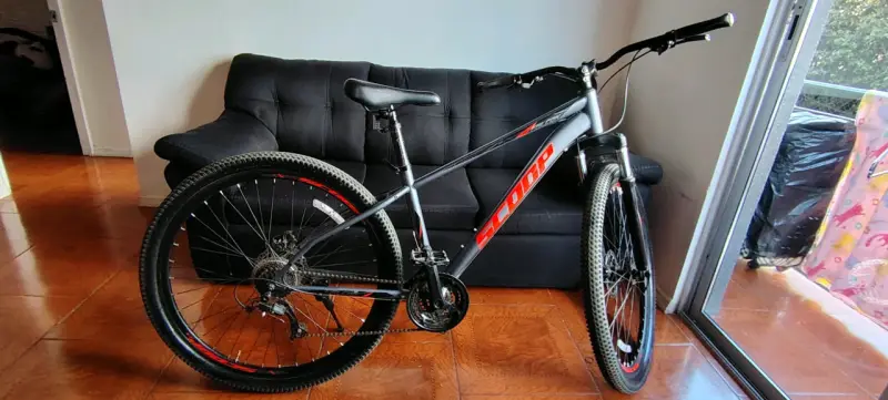 Bicicleta de montaña Scoop gris con suspensión - 1