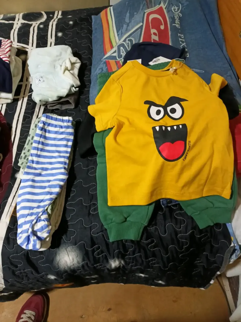 Lote de ropa para bebé con bodys y polerones - 2