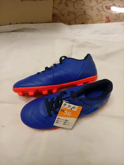 Zapatillas de fútbol para niños Kipsta talla 30 - miniatura 2