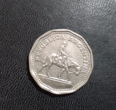 Moneda antigua de 10 pesos Argentina 1963 - miniatura 1