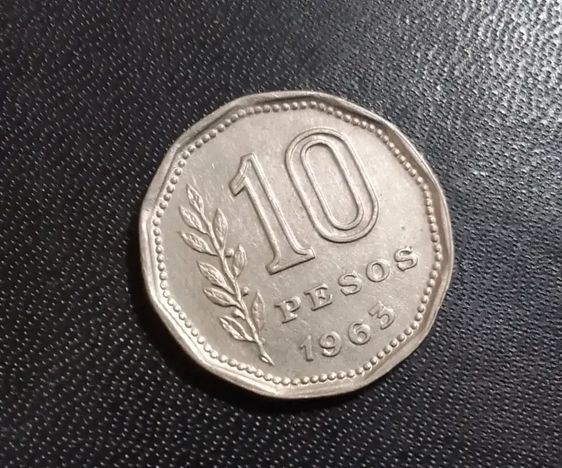 Moneda antigua de 10 pesos Argentina 1963 - 2