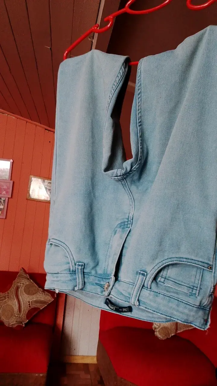 Jeans de mezclilla azul claro para mujer - 2